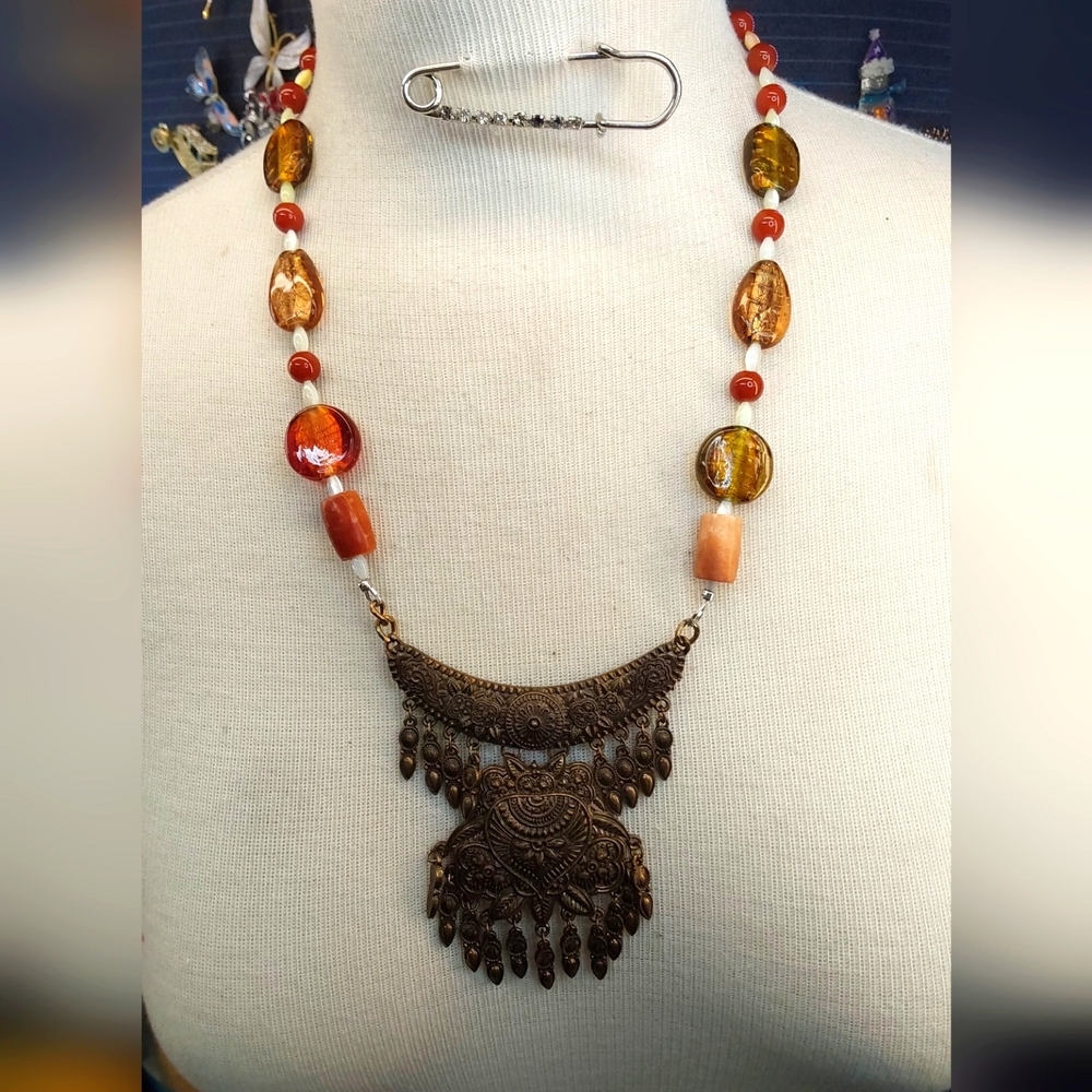 Elegant Gold and Brown Necklace